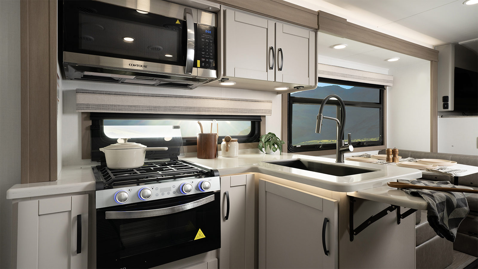 MY27 Greyhawk XL 32U Kitchen WEB