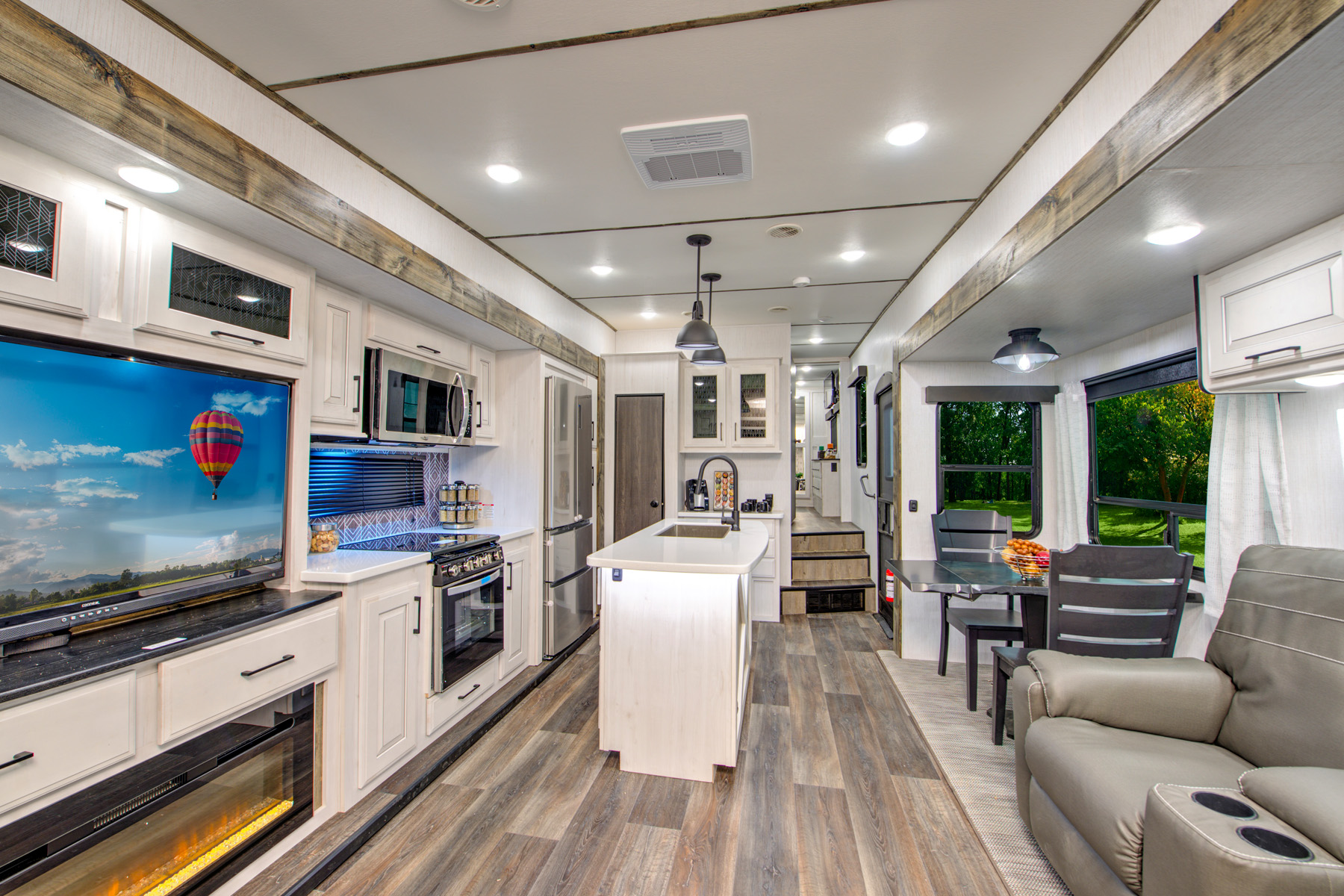 Best Couple's Coaches Bighorn 32RS