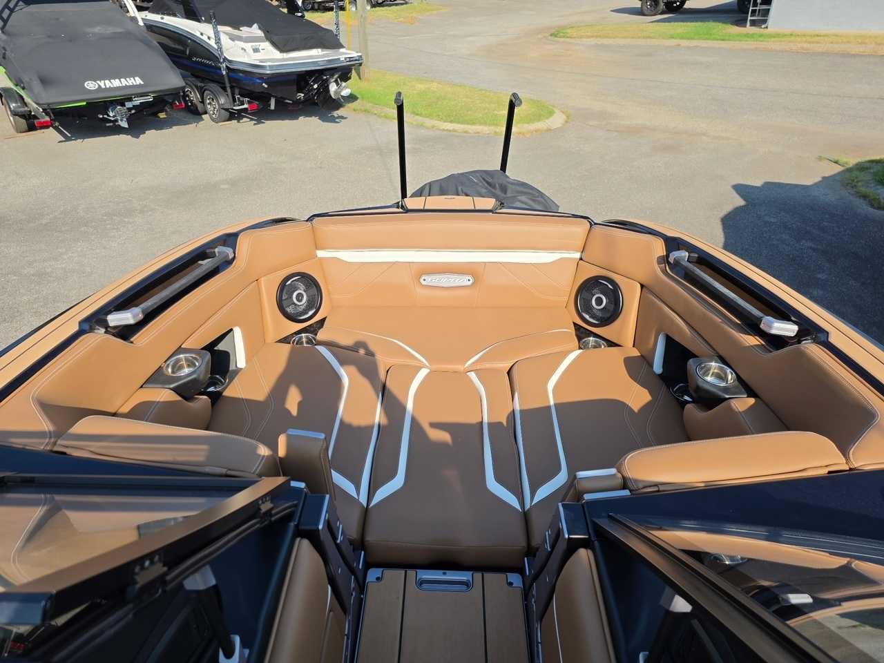 2024 Supra SE550 575HP Black Hull | Premier Watersports
