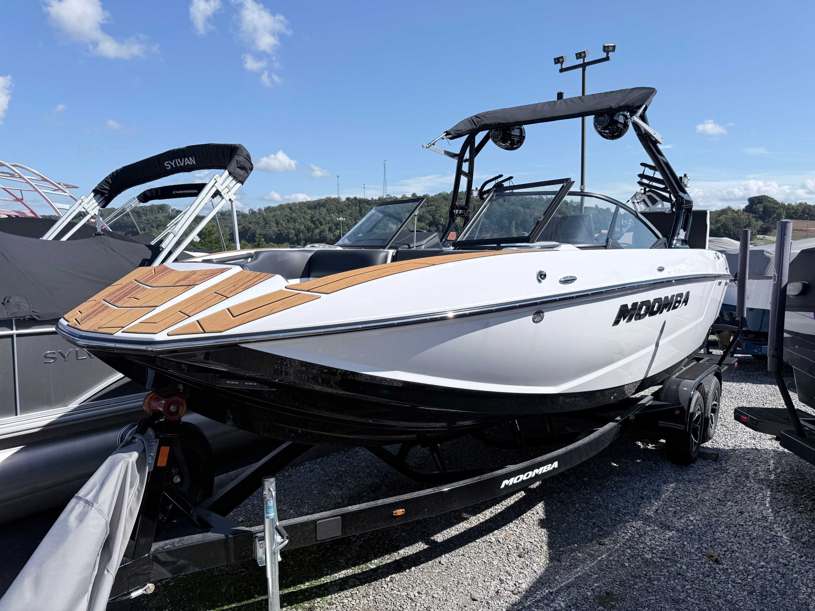 ムーモ （moomo） 2025 Moomba Mojo White 356HP Knoxville | Premier Watersports