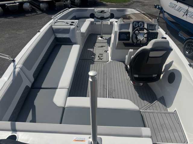 Deck Boats Boats | Premier Watersports